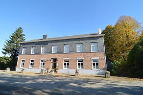 Spacious Holiday Home With Private Garden