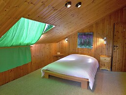 Spacious Holiday Home With Private Garden