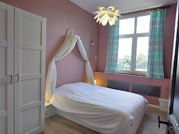 Spacious Holiday Home With Private Garden