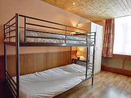 Spacious Holiday Home With Private Garden