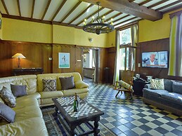 Spacious Holiday Home With Private Garden