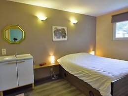 Spacious Holiday Home With Private Garden