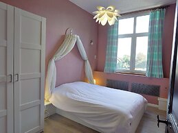 Spacious Holiday Home With Private Garden