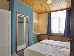 Spacious Holiday Home With Private Garden