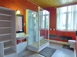 Spacious Holiday Home With Private Garden