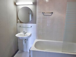 Spacious Holiday Home With Private Garden