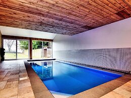 Unique Holiday Home with Pool near Park & Ski Area