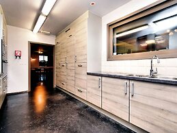 Unique Holiday Home with Pool near Park & Ski Area