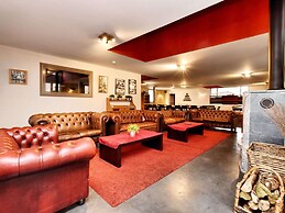 Unique Holiday Home with Pool near Park & Ski Area