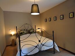 Holiday Home With Private Pool and Deer Park