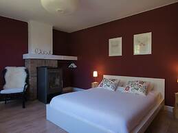 Holiday Home With Private Pool and Deer Park