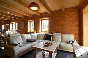 Villa in Freyneux With Garden