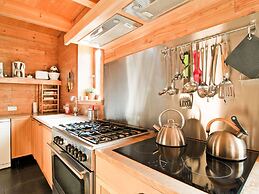 Villa in Freyneux With Garden