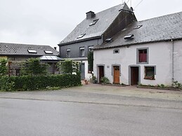 Pretty Cottage with 2 Bathrooms near Neufchateau