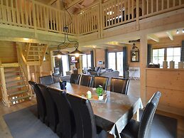 Sumptuous Chalet in Septon with Sauna & Hot Tub