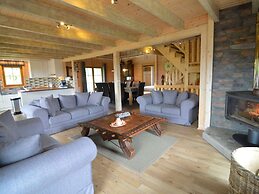 Sumptuous Chalet in Septon with Sauna & Hot Tub