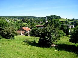 Farmhouse in Basse-bodeux Near Forest