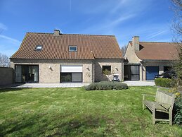 Sun-kissed Villa in Diksmuide With Garden, Sauna