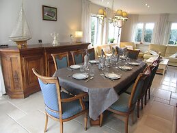 Sun-kissed Villa in Diksmuide With Garden, Sauna