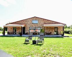 Tasteful Holiday Home in Sijsele-brugge With Garden