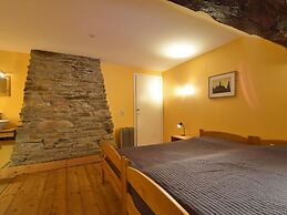 Cottage La Fausse Epine Near Forest