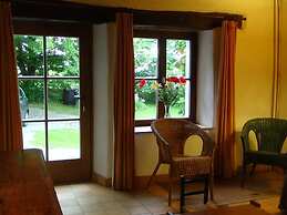 Cottage La Fausse Epine Near Forest