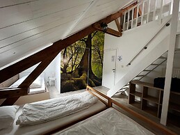 Spacious Farmhouse in Houyet with Hot Tub