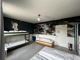 Spacious Farmhouse in Houyet with Hot Tub