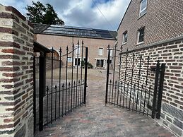 Spacious Farmhouse in Houyet with Hot Tub