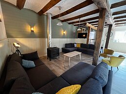 Spacious Farmhouse in Houyet with Hot Tub