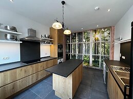 Spacious Farmhouse in Houyet with Hot Tub