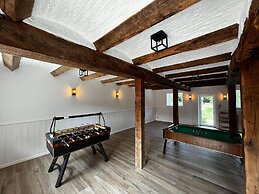 Spacious Farmhouse in Houyet with Hot Tub