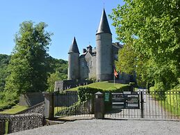 Spacious Farmhouse in Houyet with Hot Tub