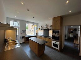 Spacious Farmhouse in Houyet with Hot Tub