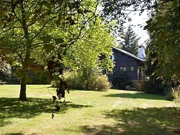Luxury Pet Friendly Chalet in Bièvre near Forest