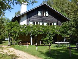 Luxury Pet Friendly Chalet in Bièvre near Forest