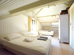 Luxury Pet Friendly Chalet in Bièvre near Forest