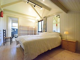 Luxury Pet Friendly Chalet in Bièvre near Forest