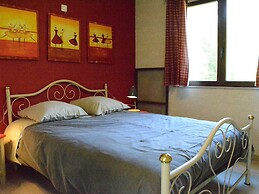 Luxury Pet Friendly Chalet in Bièvre near Forest