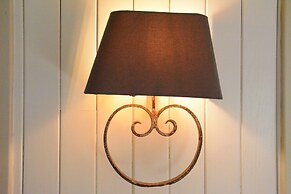 Luxury Pet Friendly Chalet in Bièvre near Forest