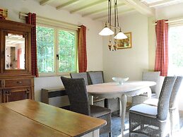 Luxury Pet Friendly Chalet in Bièvre near Forest