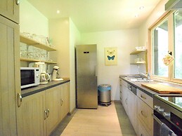 Luxury Pet Friendly Chalet in Bièvre near Forest