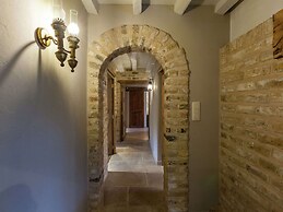 Luxurious Villa Near the Beach