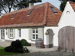 Luxurious Villa Near the Beach