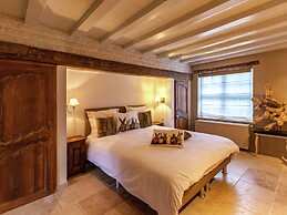 Luxurious Villa Near the Beach