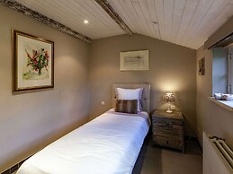 Luxurious Villa Near the Beach