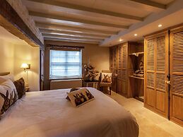 Luxurious Villa Near the Beach