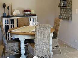 Luxurious Villa Near the Beach