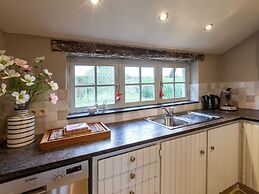 Luxurious Villa Near the Beach