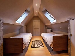 Luxurious Villa Near the Beach